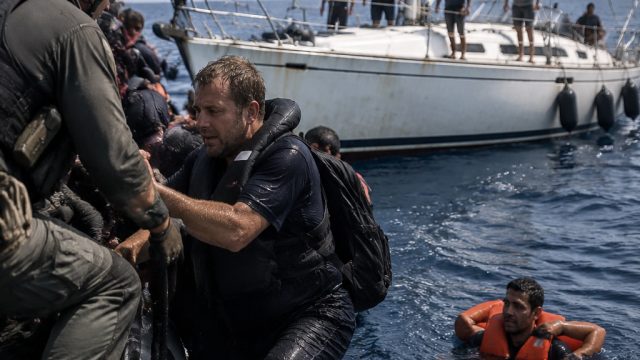 Urgent Evacuation Planned for Stranded Sailors in Hormuz Strait